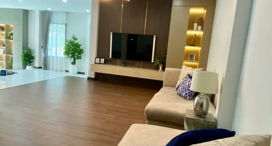 For sale 4 bedrooms villa in Mueang Lamphun, Lamphun