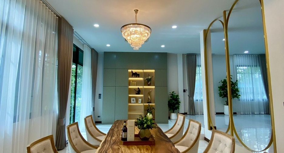 For sale 4 bedrooms villa in Mueang Lamphun, Lamphun
