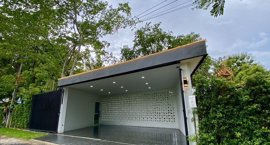 For sale 4 bedrooms villa in Mueang Lamphun, Lamphun