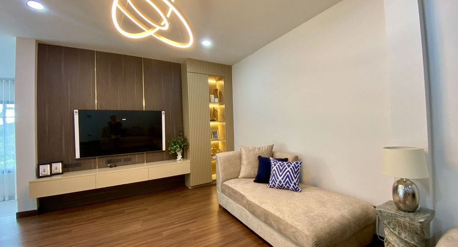 For sale 4 bedrooms villa in Mueang Lamphun, Lamphun