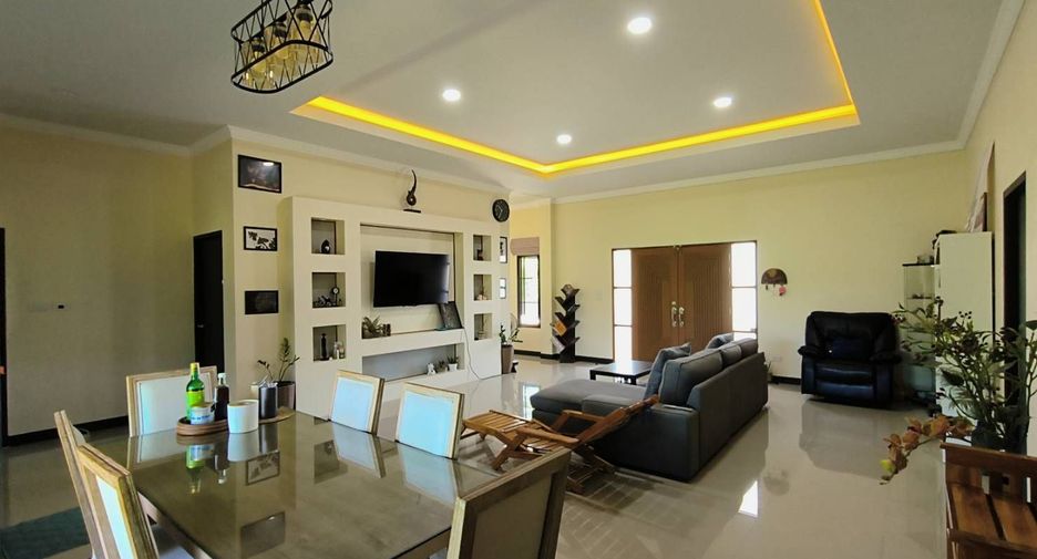 For sale 3 bedrooms house in Mueang Lamphun, Lamphun