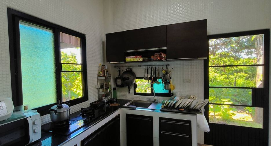 For sale 3 bedrooms house in Mueang Lamphun, Lamphun