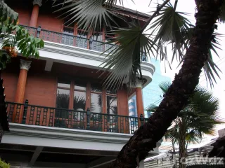 À louer 3 chambres maison à Khlong Toei, Bangkok