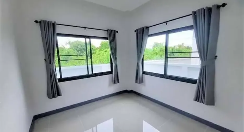 For sale 3 bedrooms house in Mueang Lamphun, Lamphun
