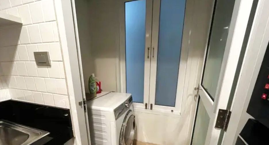 For rent 2 bedrooms condo in Pathum Wan, Bangkok