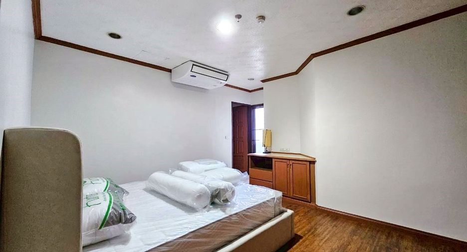 Condo en alquiler de 3 habitaciones en Watthana, Bangkok
