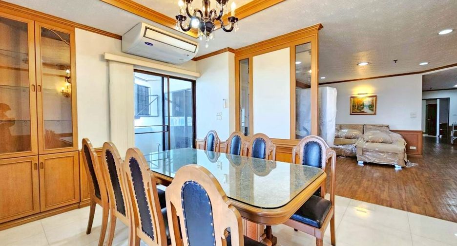 Condo en alquiler de 3 habitaciones en Watthana, Bangkok