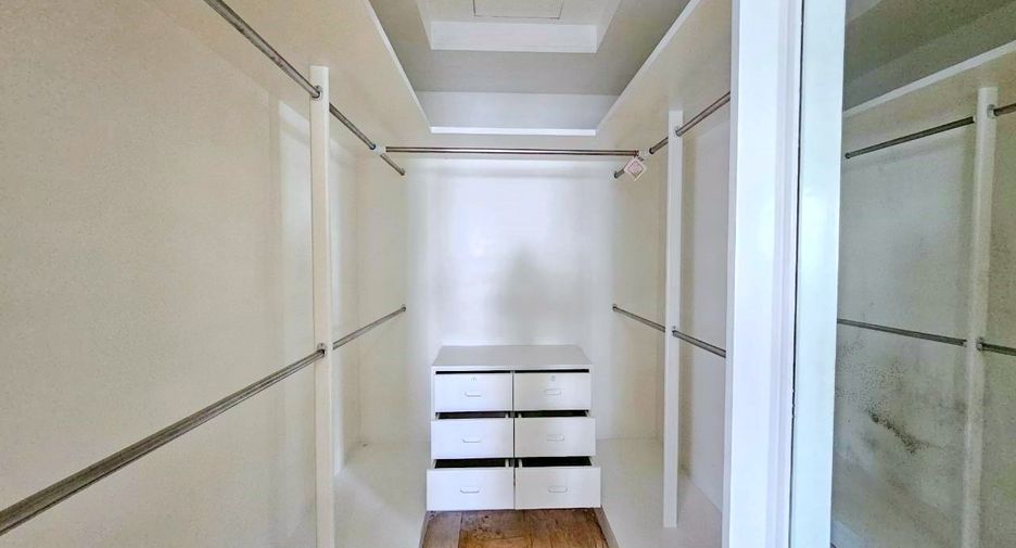 Condo en alquiler de 3 habitaciones en Watthana, Bangkok