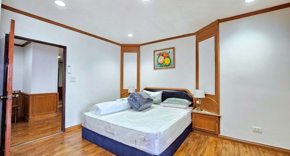 Condo en alquiler de 3 habitaciones en Watthana, Bangkok