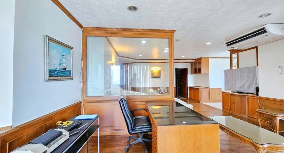 Condo en alquiler de 3 habitaciones en Watthana, Bangkok
