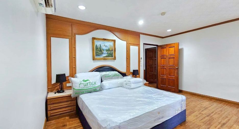 Condo en alquiler de 3 habitaciones en Watthana, Bangkok