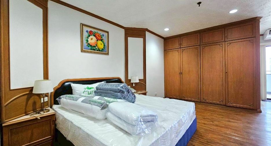 Condo en alquiler de 3 habitaciones en Watthana, Bangkok