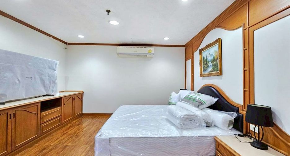 Condo en alquiler de 3 habitaciones en Watthana, Bangkok
