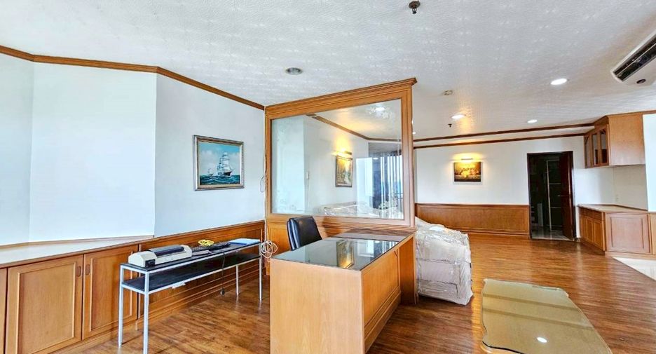 Condo en alquiler de 3 habitaciones en Watthana, Bangkok