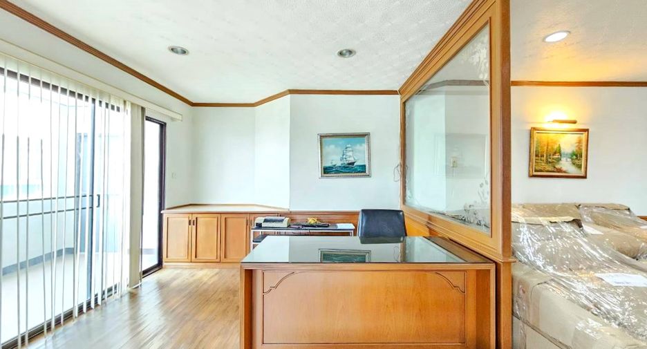 Condo en alquiler de 3 habitaciones en Watthana, Bangkok