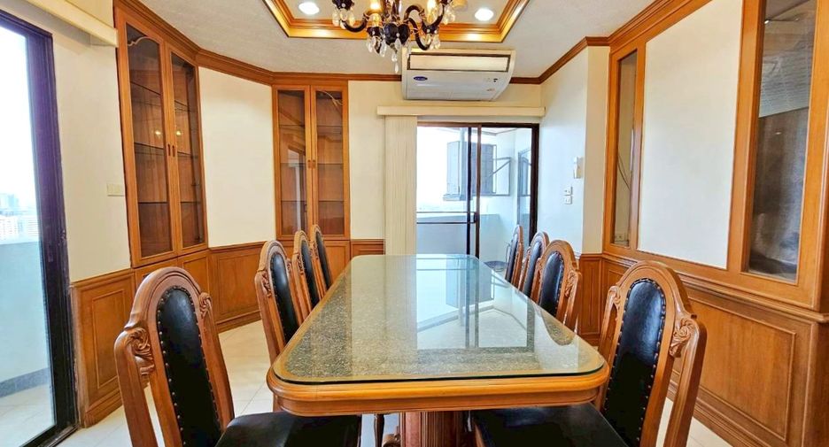 Condo en alquiler de 3 habitaciones en Watthana, Bangkok