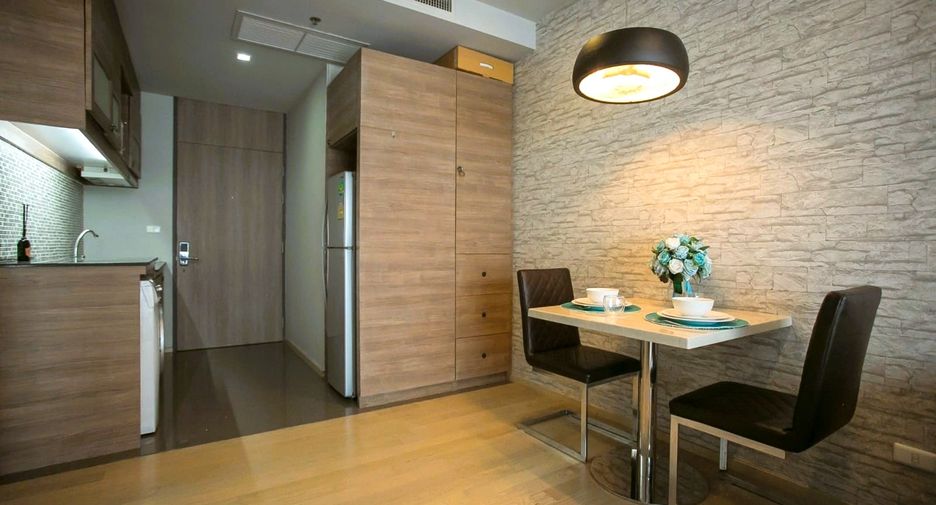 À louer et à vendre 1 chambre condo à Khlong Toei, Bangkok