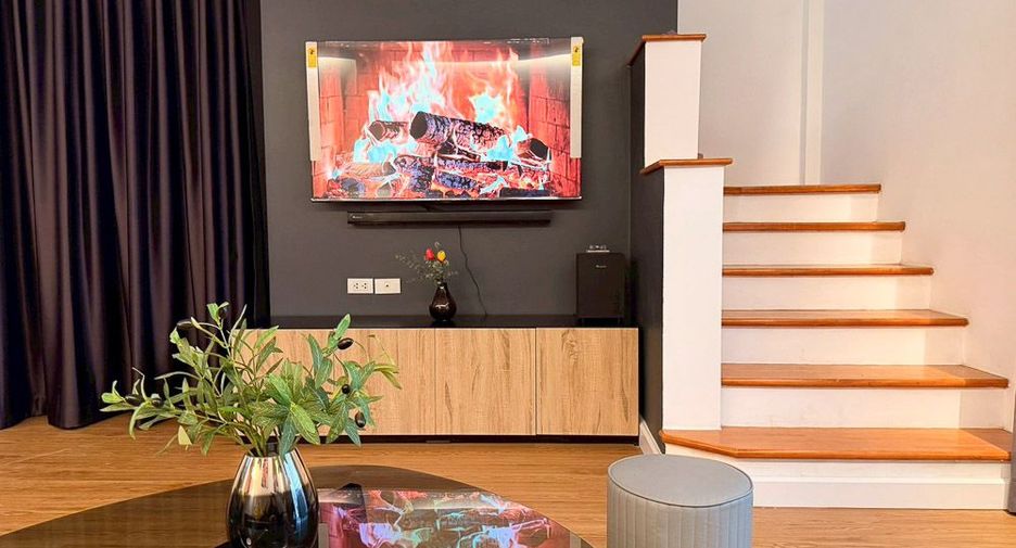 For rent 3 bedrooms townhouse in Phasi Charoen, Bangkok