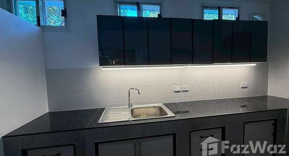 For rent 3 bedrooms townhouse in Phasi Charoen, Bangkok