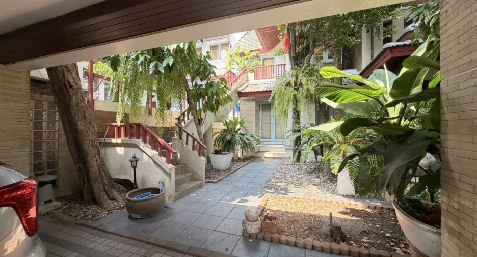 For sale 2 bedrooms house in Wang Thonglang, Bangkok