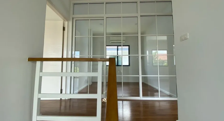 Casa en venta de 4 habitaciones en Lat Krabang, Bangkok