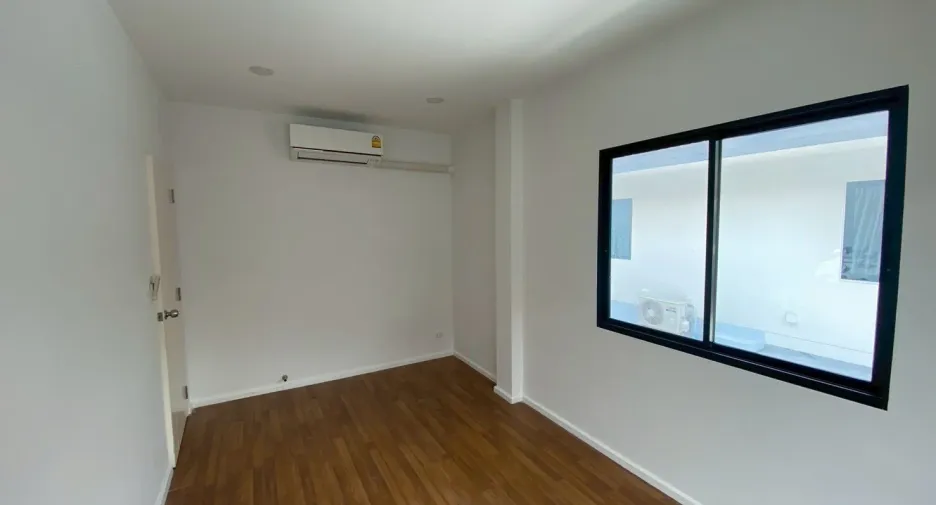 Casa en venta de 4 habitaciones en Lat Krabang, Bangkok