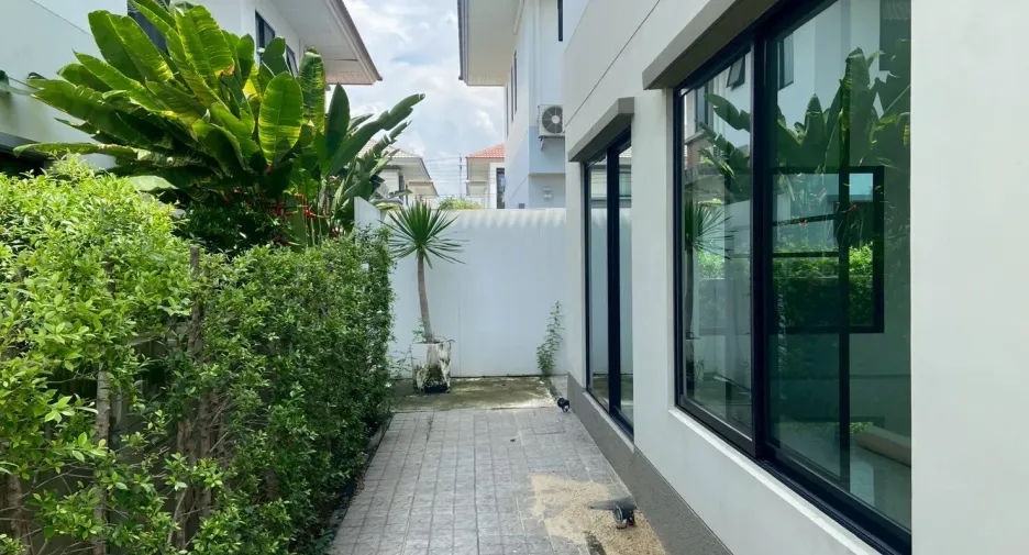 Casa en venta de 4 habitaciones en Lat Krabang, Bangkok