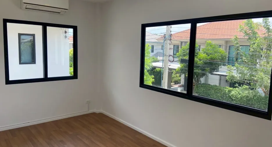 Casa en venta de 4 habitaciones en Lat Krabang, Bangkok