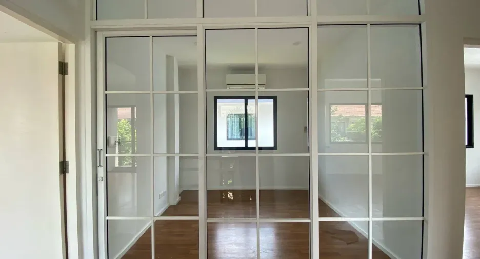 Casa en venta de 4 habitaciones en Lat Krabang, Bangkok