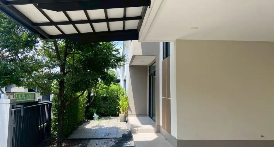 Casa en venta de 4 habitaciones en Lat Krabang, Bangkok