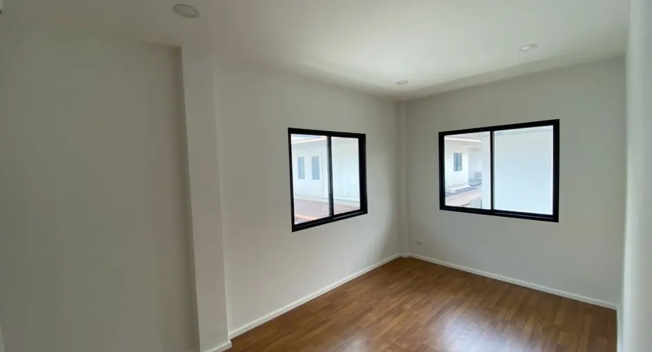 Casa en venta de 4 habitaciones en Lat Krabang, Bangkok