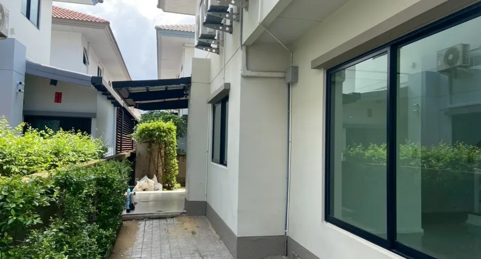 Casa en venta de 4 habitaciones en Lat Krabang, Bangkok