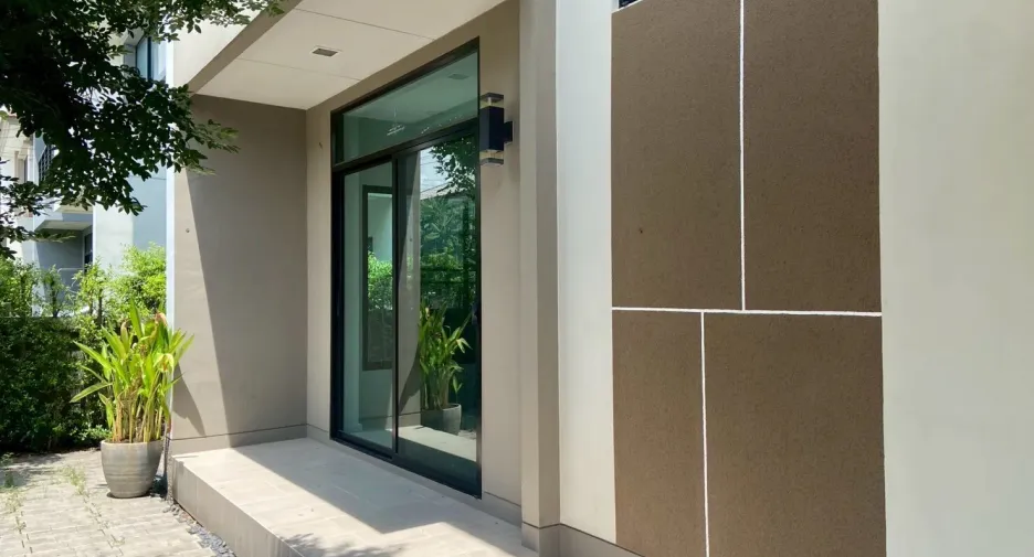 Casa en venta de 4 habitaciones en Lat Krabang, Bangkok