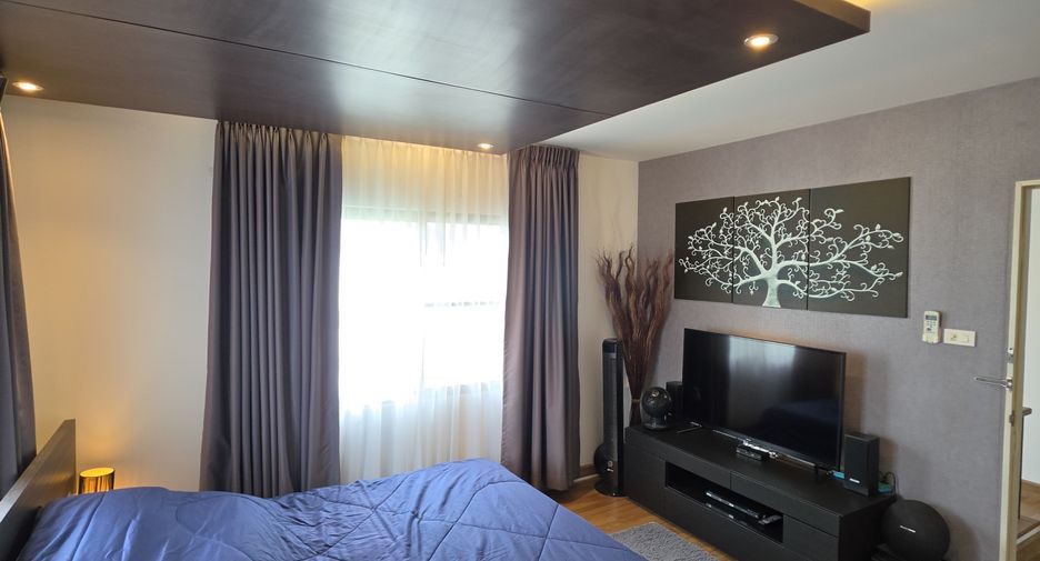 For sale 3 bedrooms house in Si Racha, Chonburi