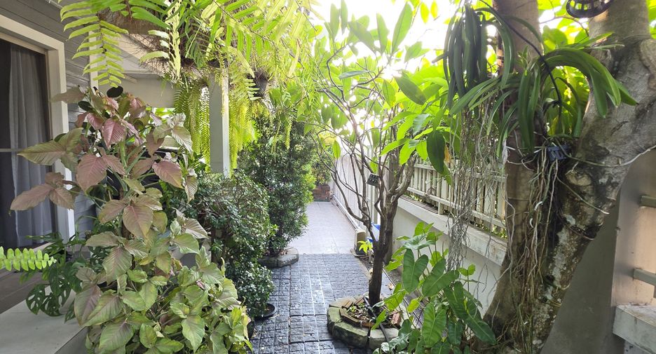 For sale 3 bedrooms house in Si Racha, Chonburi