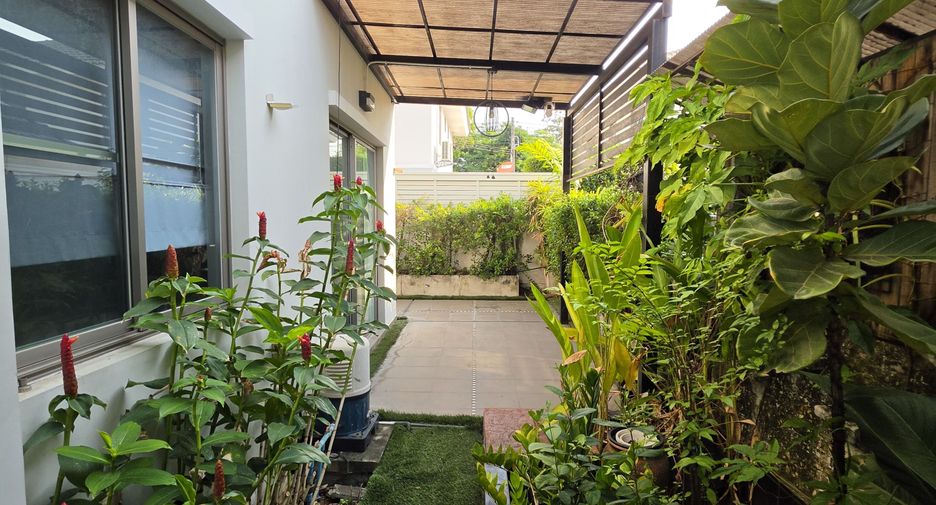 For sale 3 bedrooms house in Si Racha, Chonburi