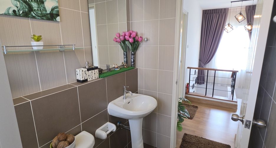 For sale 3 bedrooms house in Si Racha, Chonburi