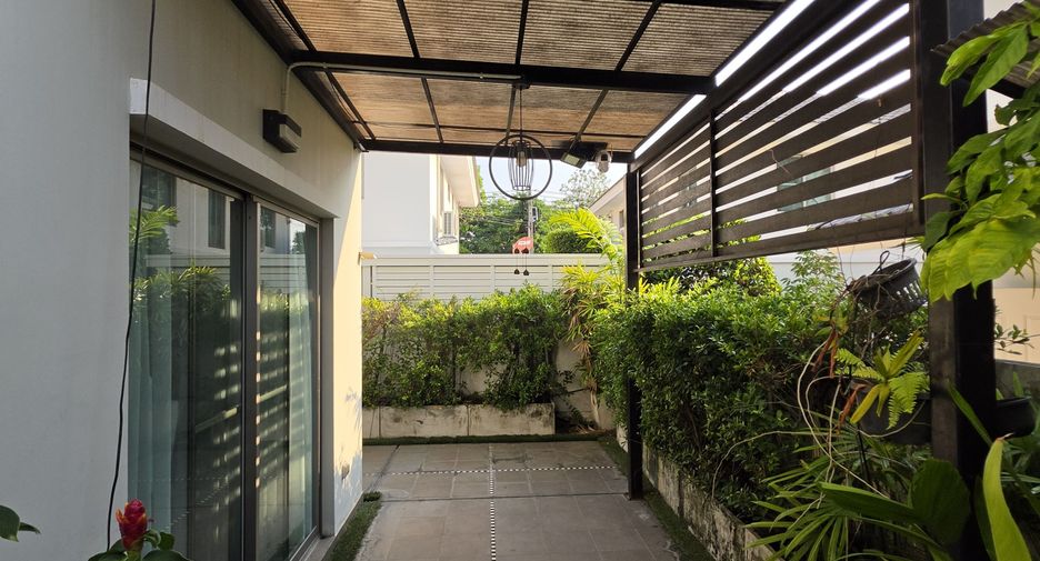For sale 3 bedrooms house in Si Racha, Chonburi
