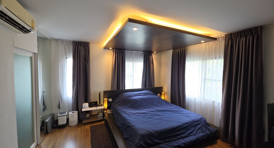 For sale 3 bedrooms house in Si Racha, Chonburi