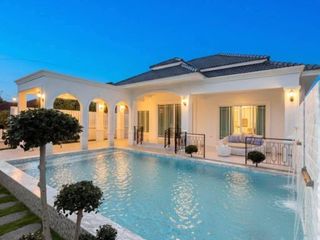 Villa en alquiler de 3 habitaciones en Bang Lamung, Chonburi