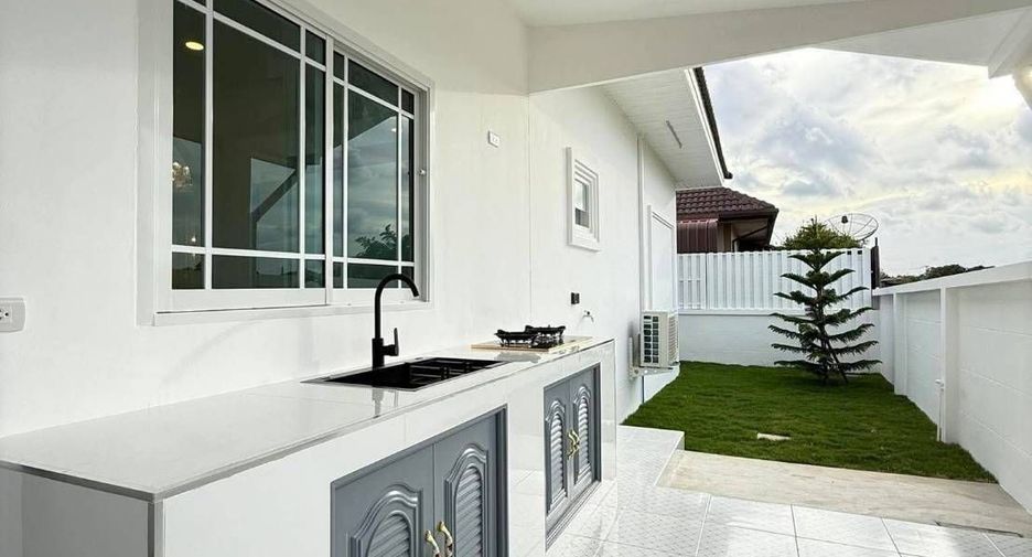 For rent 3 bedrooms villa in Bang Lamung, Chonburi