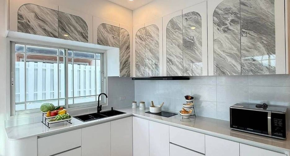 For rent 3 bedrooms villa in Bang Lamung, Chonburi