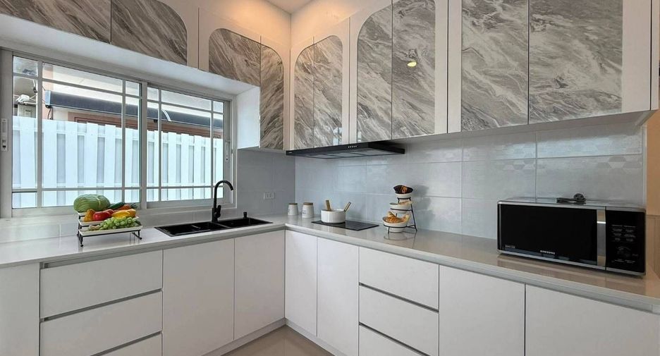 For rent 3 bedrooms villa in Bang Lamung, Chonburi