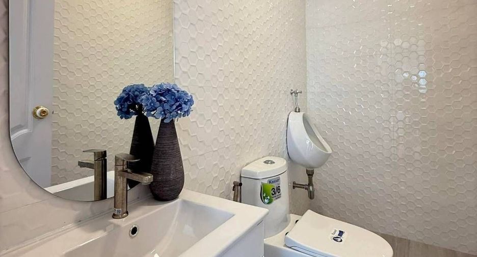 For rent 3 bedrooms villa in Bang Lamung, Chonburi