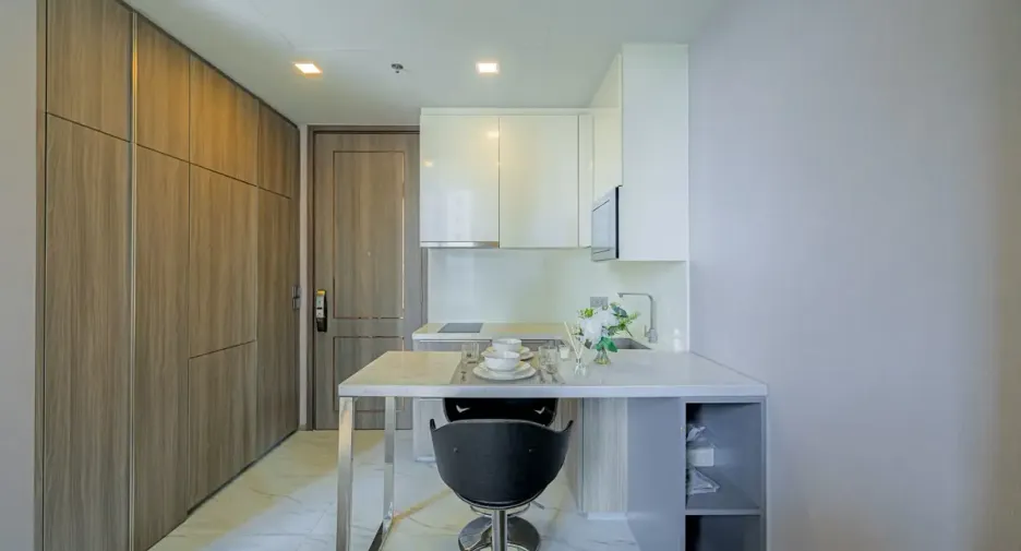 À louer et à vendre 1 chambre condo à Khlong Toei, Bangkok