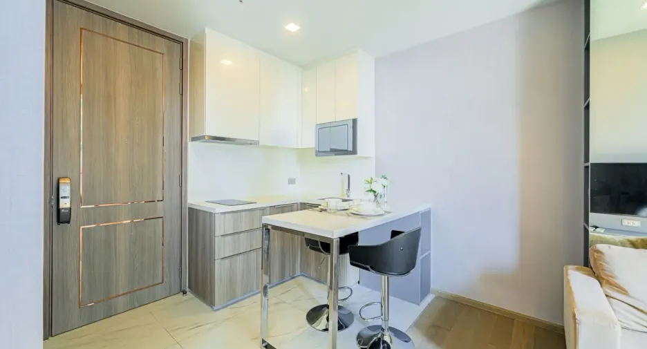 À louer et à vendre 1 chambre condo à Khlong Toei, Bangkok