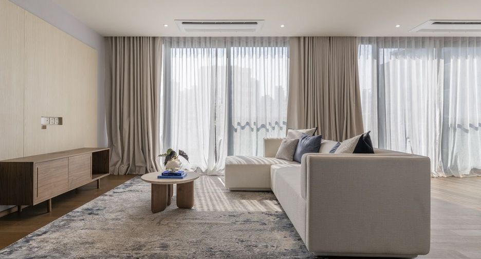 For rent 3 bedrooms condo in Khlong Toei, Bangkok