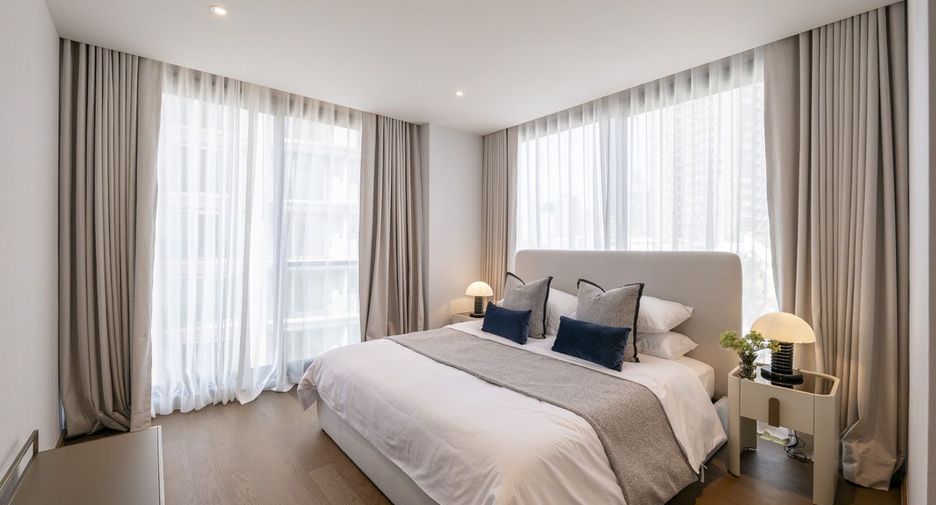 For rent 3 bedrooms condo in Khlong Toei, Bangkok