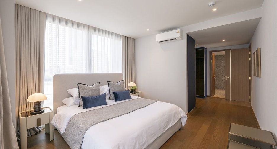 For rent 3 bedrooms condo in Khlong Toei, Bangkok