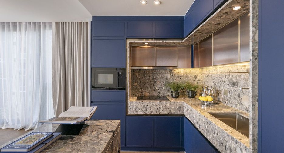 For rent 3 bedrooms condo in Khlong Toei, Bangkok